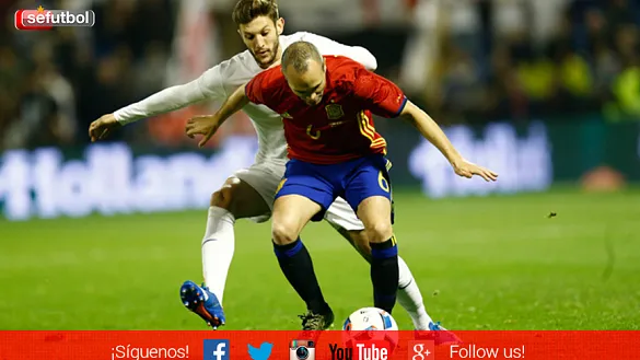 Andrés Iniesta durante el encuentro ante Inglaterra