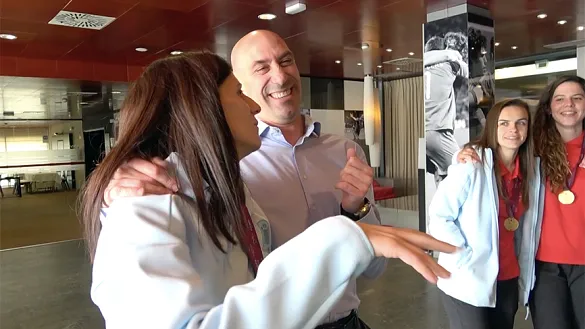El presidente de Luis Rubiales en la recepción de la selección de fútbol sala femenino