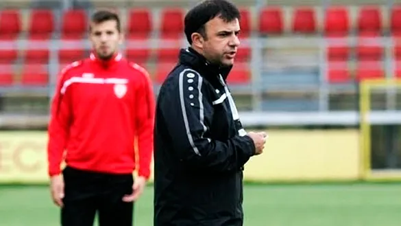 Igor Angelovski, seleccionador de Macedonia, durante un entrenamiento de su equipo