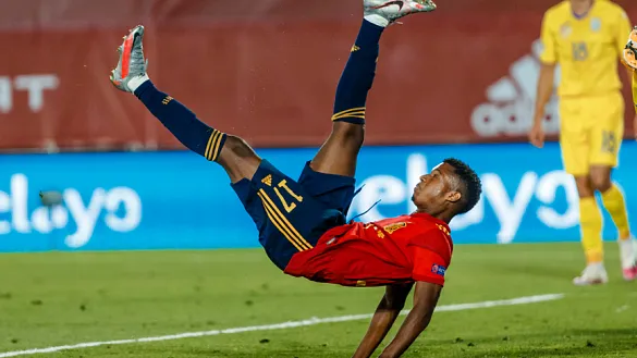 Ansu ejecuta una chilena