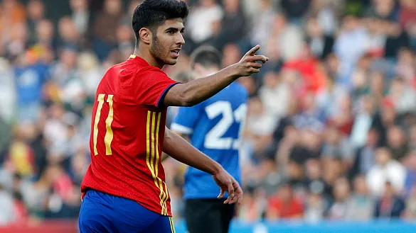 Marco Asensio celebra un tanto con la Selección Española de Fútbol