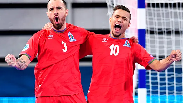 Los jugadores de Azerbaiyán celebran unos de sus goles frente a Francia