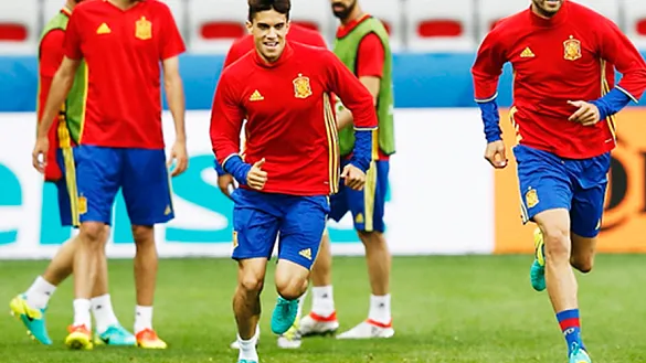 Marc Bartra durante un entrenamiento con la Selección Española