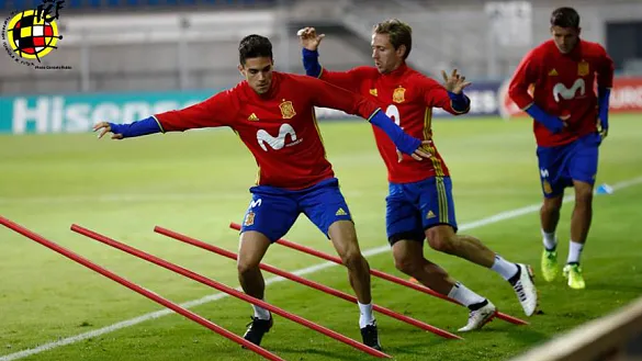 Bartra entrenando con la Selección española