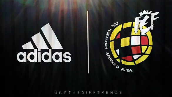 Adidas presenta la nueva camiseta de España