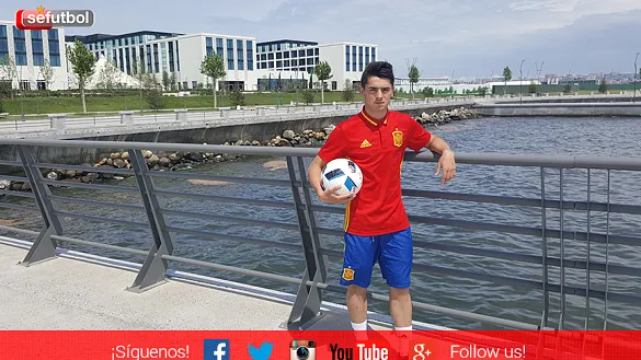 Brahim nos muestra la calidad que atesora dando toques al balón