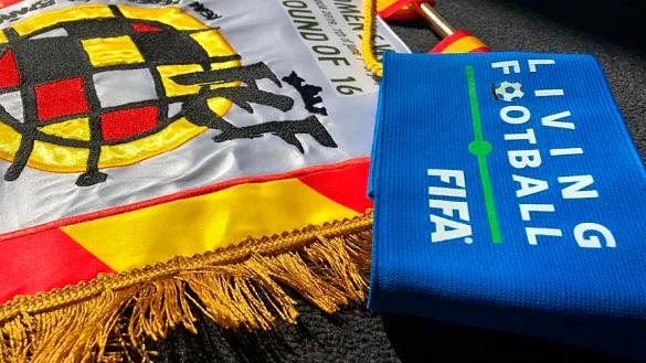 Brazalete de capitana y banderín que usará la Selección en el partido de octavos contra Estados Unidos