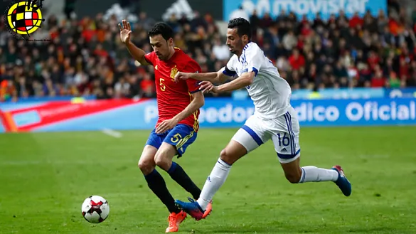Sergio Busquets durante el partido entre España e Israel disputado en Gijón