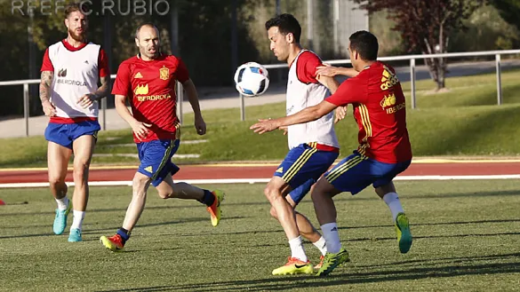 Sergio Busquets, durante un entrenamiento con la Selección 
