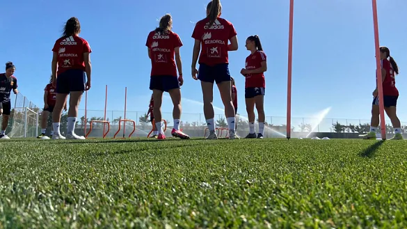 La Sub-20 femenina entrenando en Pinatar Arena