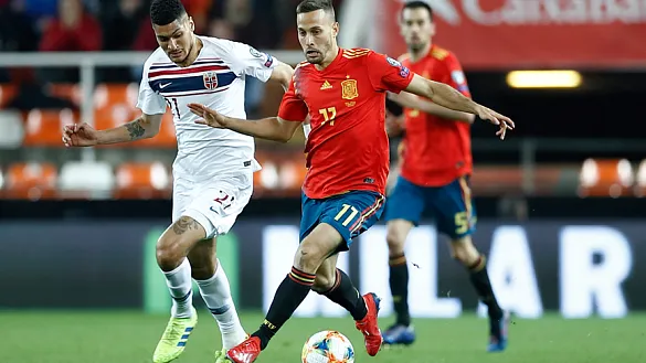 Sergio Canales frente a Noruega