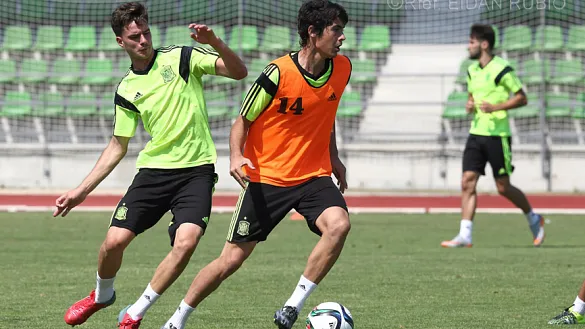 El internacional español Sub-19, Carlos Fernández Luna, durante un entrenamiento con la Selección