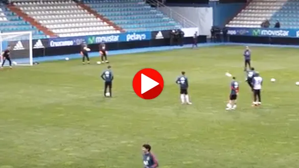 Carlos Soler marca un golazo durante el entrenamiento en El Toralín
