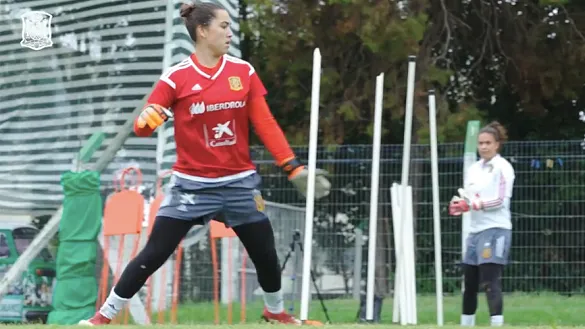 Cata Coll durante el entrenamiento de España
