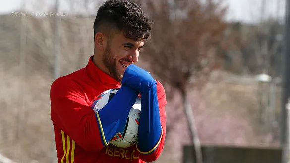 Dani Ceballos durante el entrenamiento de los Sub-21 en Las Rozas