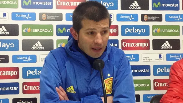 Albert Celades, Seleccionador nacional Sub-21, atiende a los medios de comunicación en la sala de prensa de El Plantío