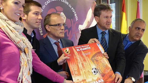 Albert Celades presentando en Burgos el partido España-Croacia