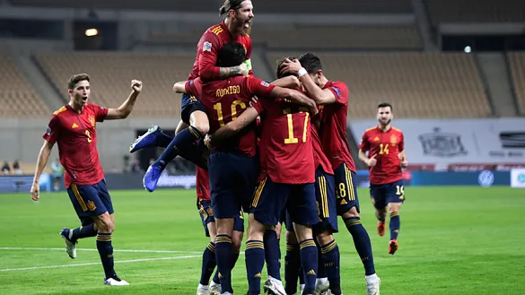 Los jugadores de la Selección española celebran un tanto 