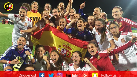 Las jugadoras de la Selección Española Sub-17 Femenina celebran la victoria de España en Amán
