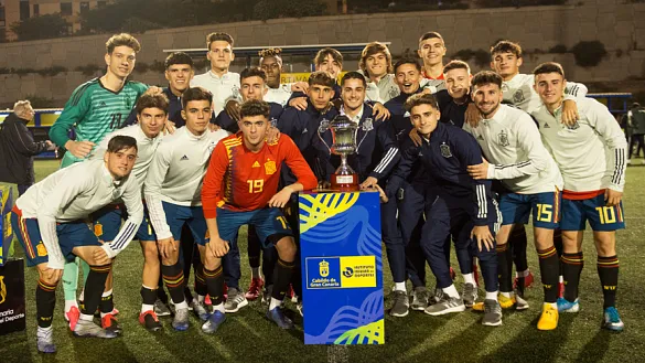 La Selección española Sub-18 celebra el título de la Copa del Atlántico