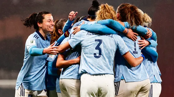 Las jugadoras de la Selección española celebran su triunfo en Glasgow