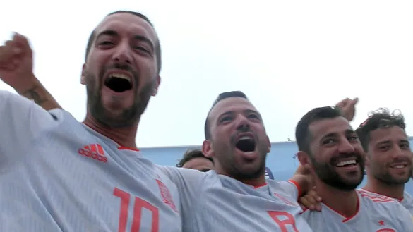 Los jugadores españoles celebran el título