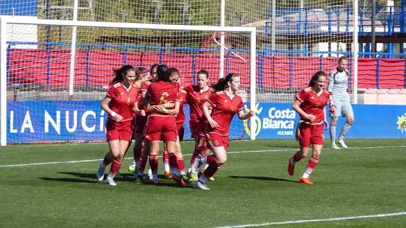 Las internacionales Sub-17 celebran uno de los goles ante Rusia