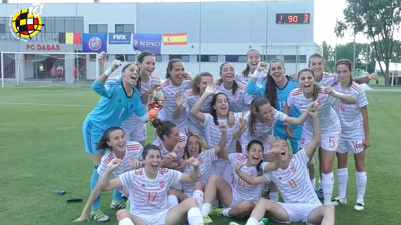 La Selección Española celebrando el pase a la ronda final