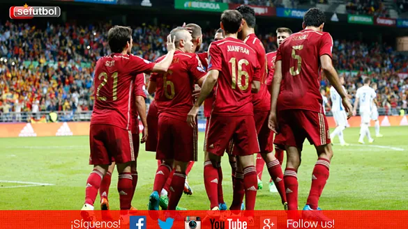 varios internacionales celebrando un gol