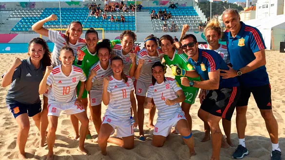 La Selección femenina de fútbol playa tras ganar a República Checa