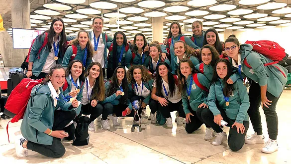 Las chicas de la Selección llegan a Barajas
