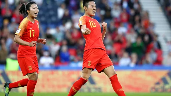 China celebra su gol ante Sudáfrica