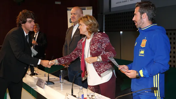Esther Gastón Secretaria General y Jorge Vilda, Seleccionador de la Absoluta Femenina entregan diplomas en el Curso CIES