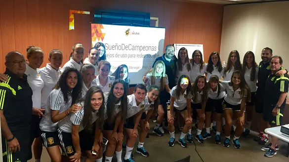 Las internacionales Sub-19 recibieron formación específica en el uso de las redes sociales