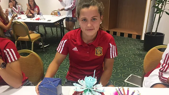 Clàudia Pina cumple 17 años en plena concentración mundialista