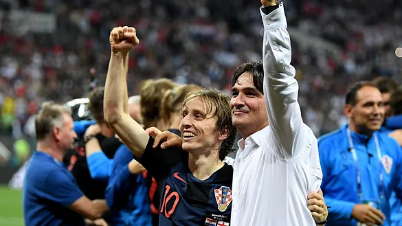 Modric celebra una victoria junto a su seleccionador