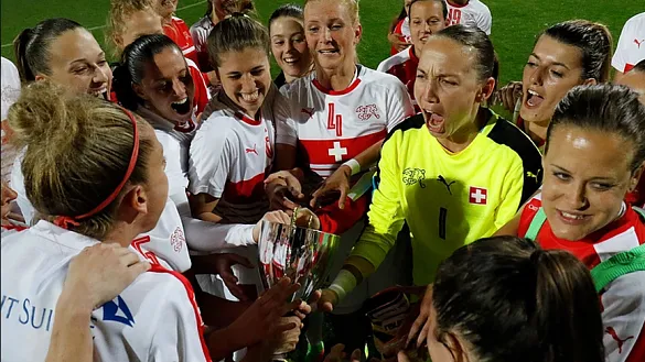 Las jugadoras de Suiza celebran la conquista de la Copa de Chipre 2017