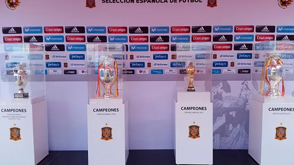¿Quieres fotografiarte con las copas conquistadas por la Selección Española?