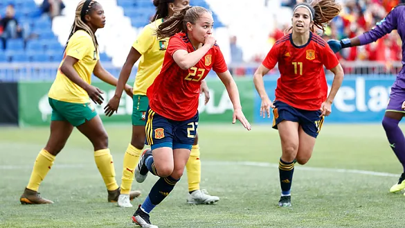 Irene Guerrero celebra el primer tanto frente a Camerún