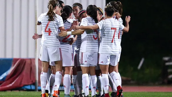 Las jugadoras de la selección española femenina celebran un gol
