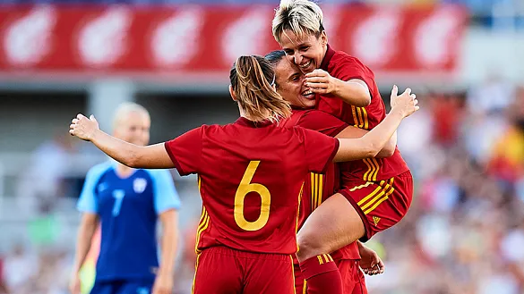 Las jugadoras de la Selección española celebran uno de sus goles contra Finlandia