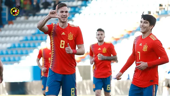 Los jugadores de la Selección española Sub-21 celebran un gol