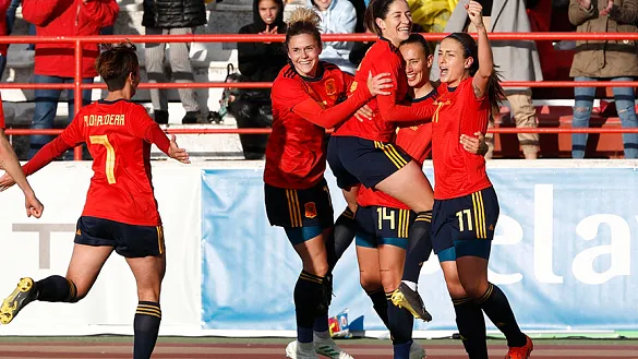 Las jugadoras de la Selección celebran uno de sus tantos en Don Benito 
