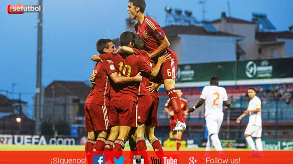 Los jugadores de la Selcción Española Sub-19 celebran el primer tanto del partido frente a Holanda