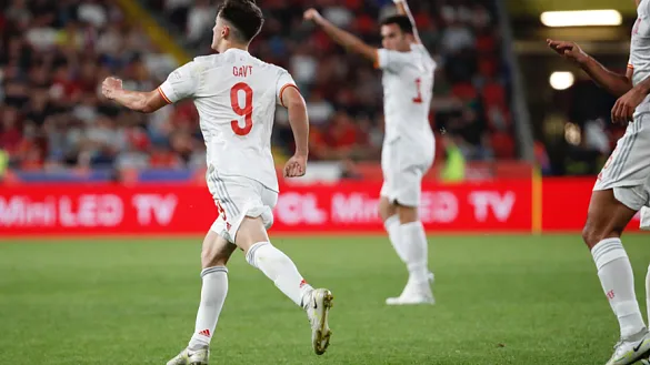 Gavi celebra su gol en Praga