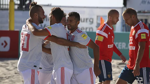 CRÓNICA | España consigue una gran victoria ante Rusia y se mete en la Superfinal (2-6)