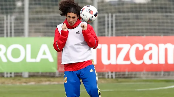 Marc Cucurella entrenando en Las Rozas
