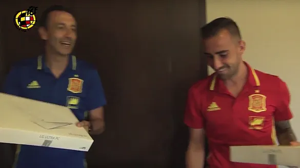 Feliz cumpleaños de Alcácer y Pablo Sanz