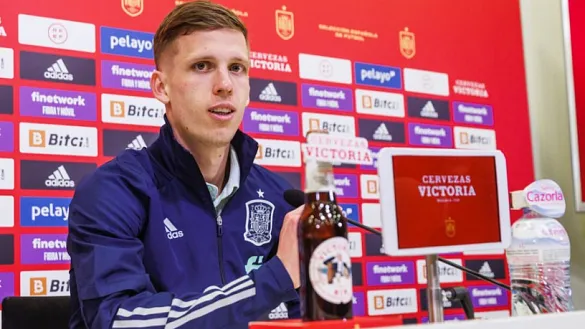 Dani olmo interviene en rueda de prensa