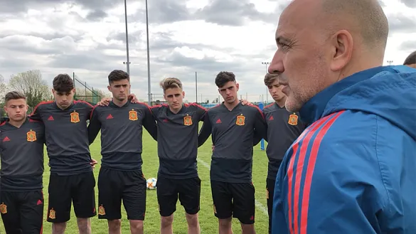David Gordo motiva a sus jugadores antes del entrenamiento